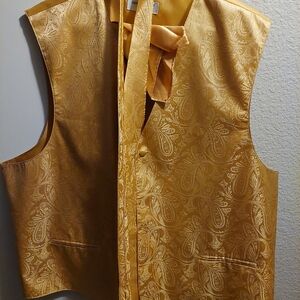 Vintage Gold Paisley Vest with Tie, sz 3XL, $13, GLENN HEIGHTS TX PPU OR SHIP